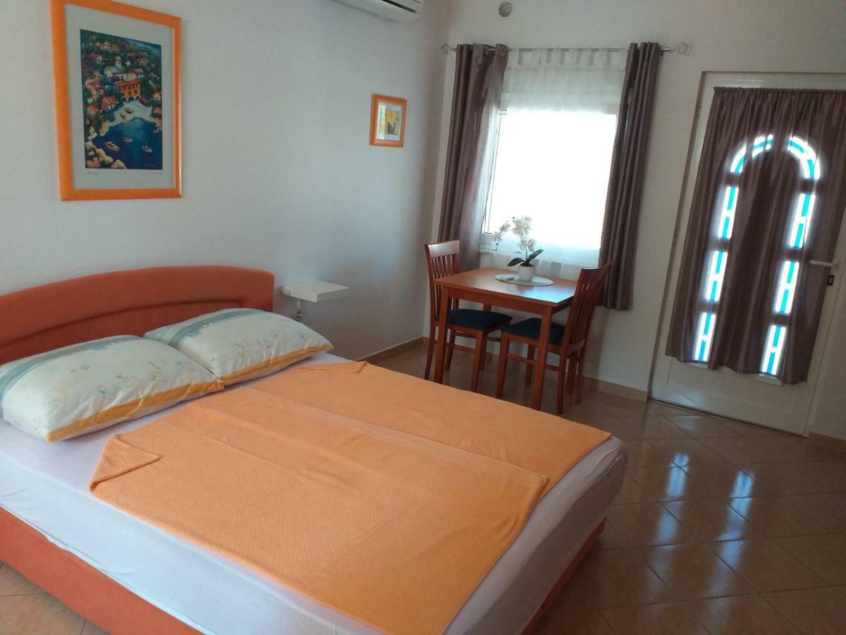 Apartments Vila Ana Вир Екстер'єр фото