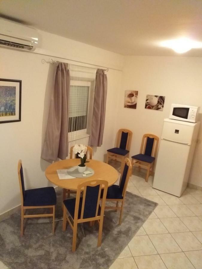 Apartments Vila Ana Вир Екстер'єр фото