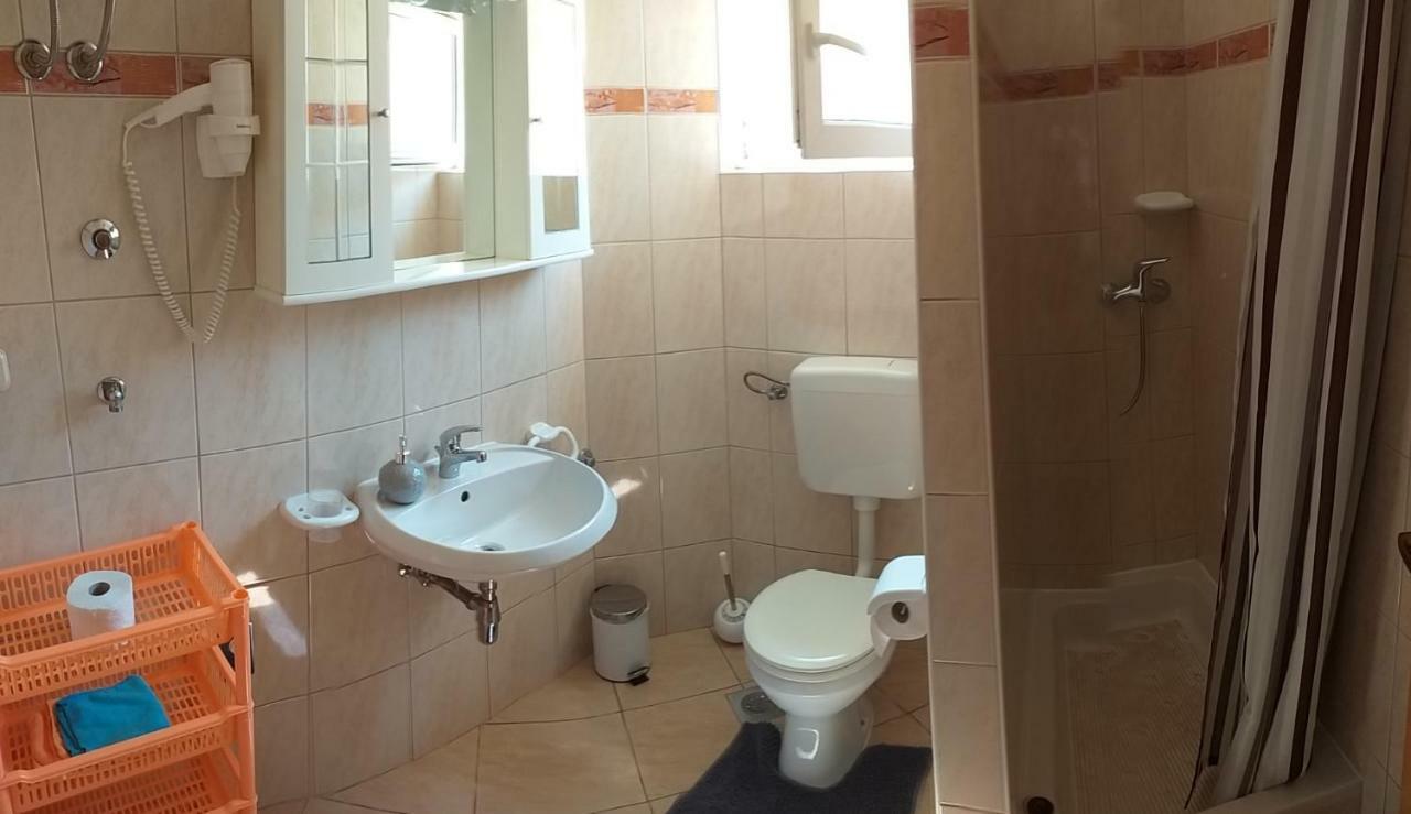 Apartments Vila Ana Вир Екстер'єр фото