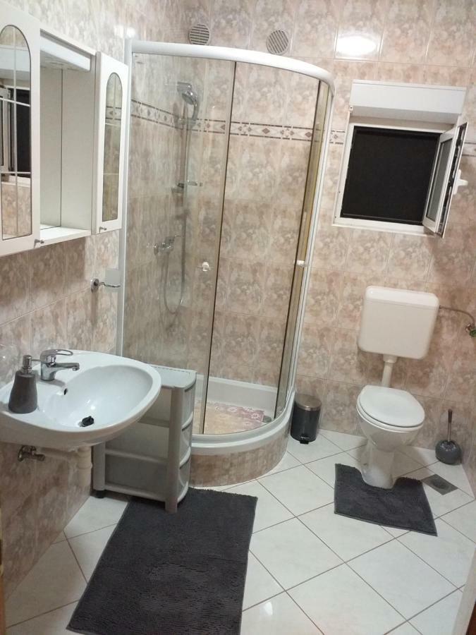 Apartments Vila Ana Вир Екстер'єр фото