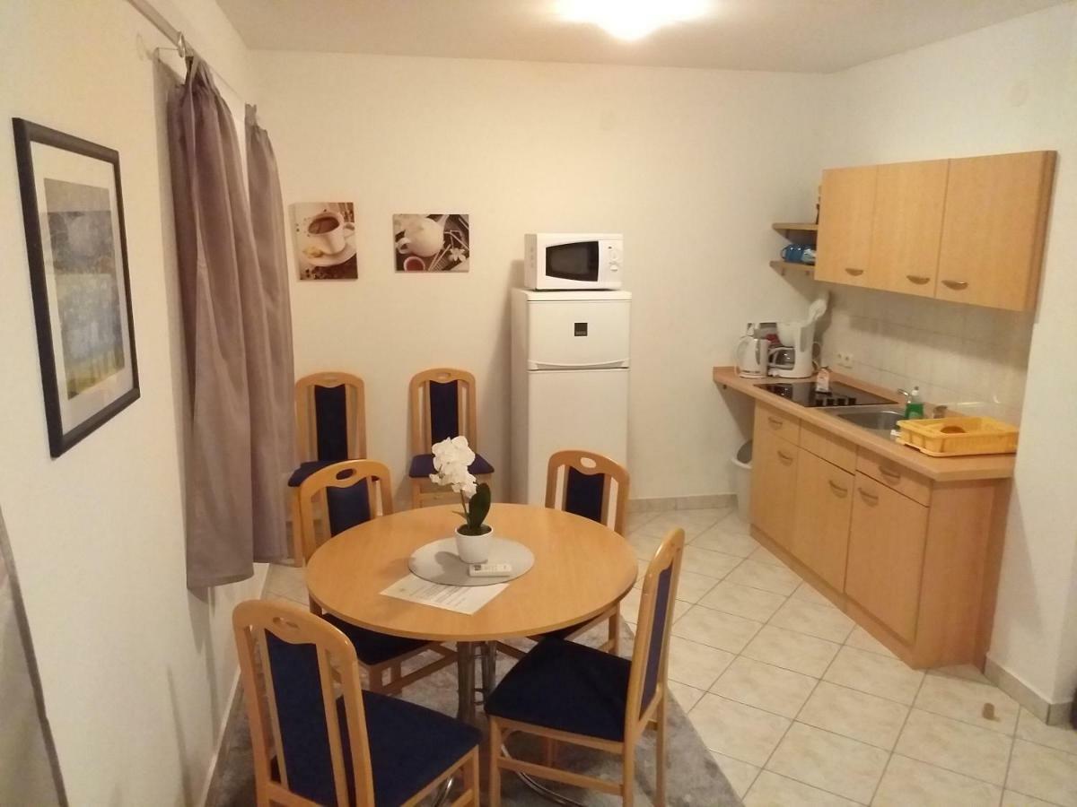 Apartments Vila Ana Вир Екстер'єр фото